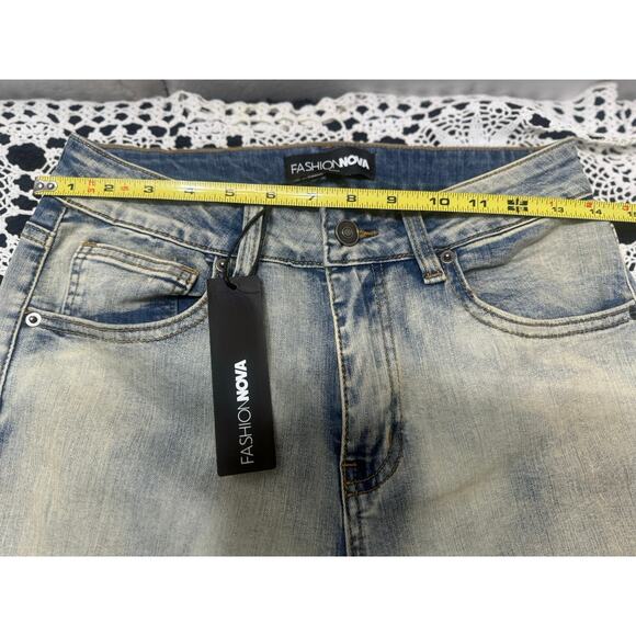 Fashion Nova Straight-Leg Washed Jeans – Size 9 – Light Blue – 314 - Picture 6 of 6